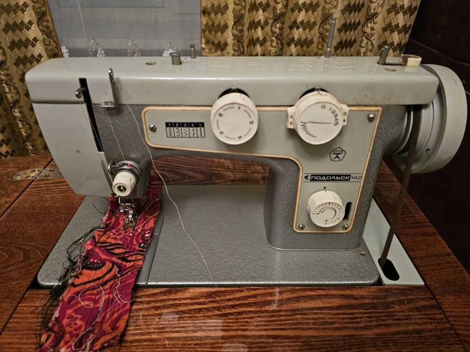 Швейная машина Подольск 142