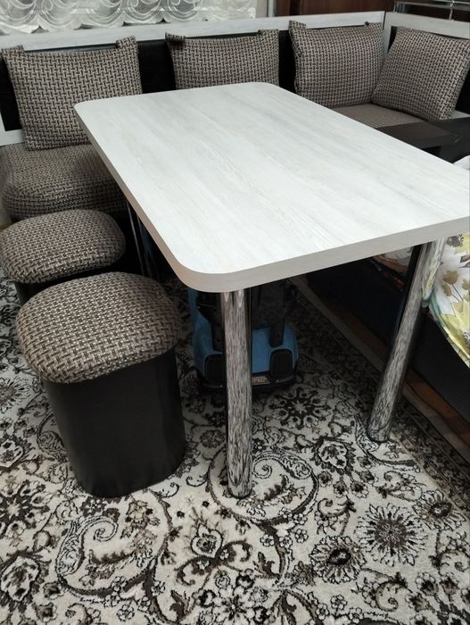 Кухонный уголок стол с стулями