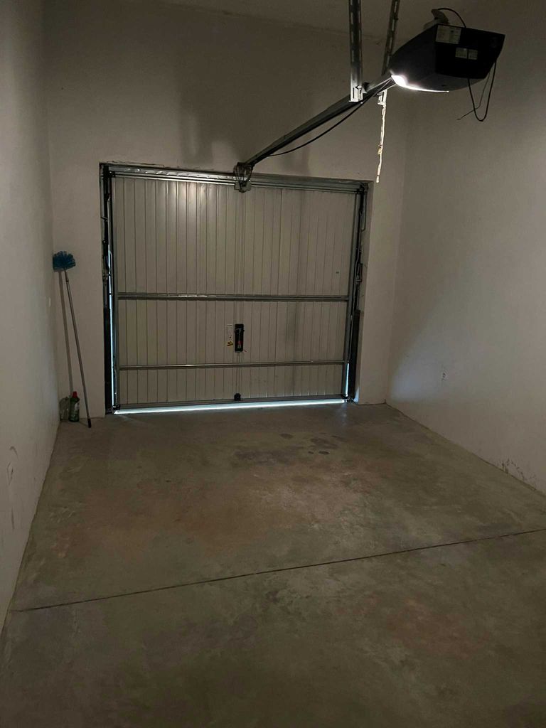 Дава се под наем Гараж / Паркомясто в Варна, Левски - 20 кв.м за 153 € - Снимка #3