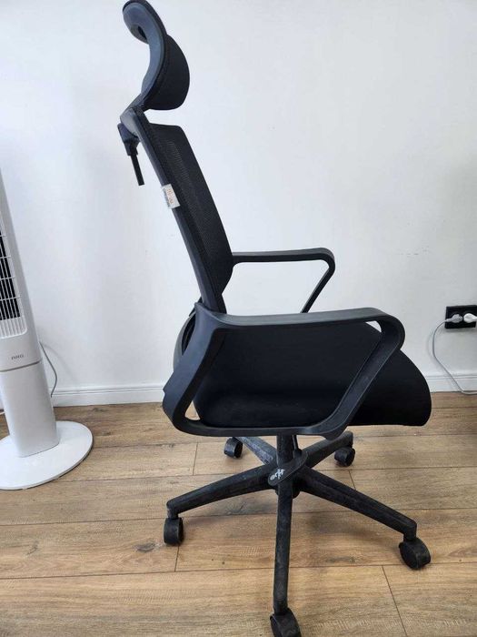 Офисная мебель в хорошем состоянии (3 стула)