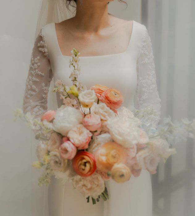 Rochie de mireasǎ+voal