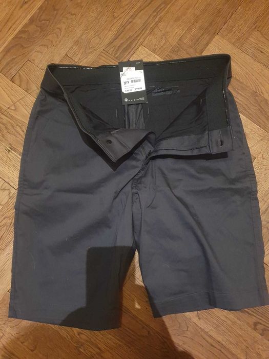 Pantaloni scurti NIKE de golf marime M standard fit