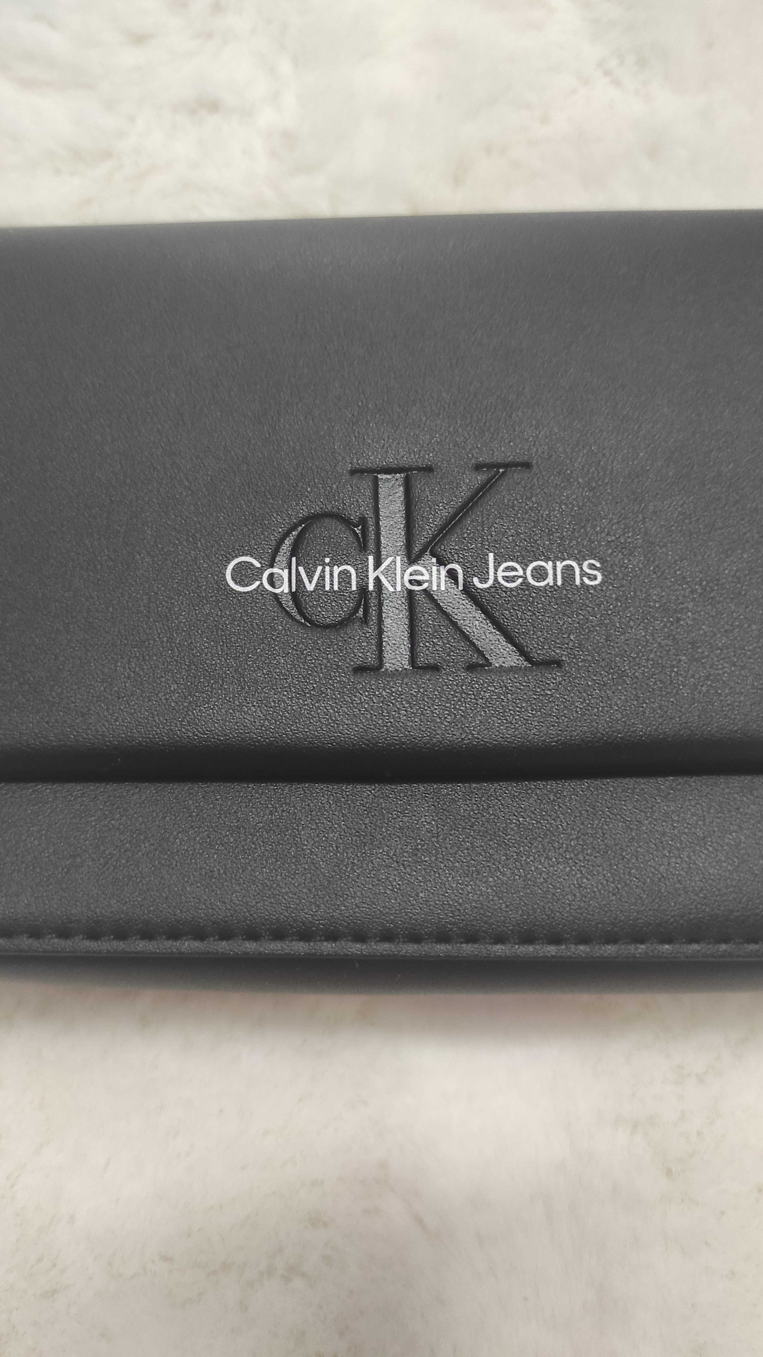 Оригинална чанта Calvin Klein