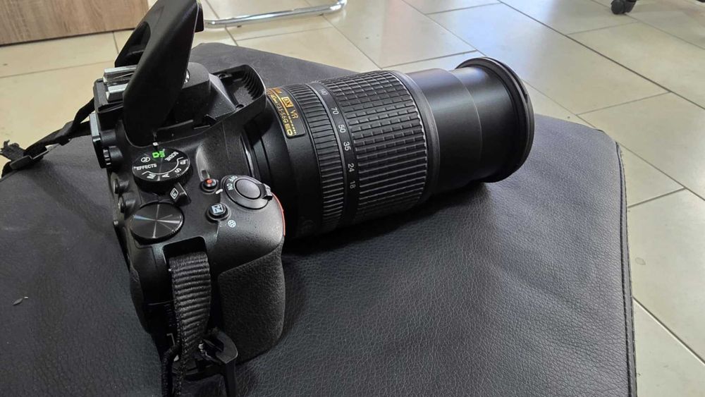 Фотоапарат Nikon D5600 + обектив Nikon AF-S DX 18-140mm