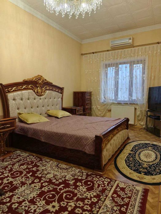 ул.Олтинводий (ул.Венгерская) Аэропорт 5,4-сот 5-ком 165 м² фасад 20 м