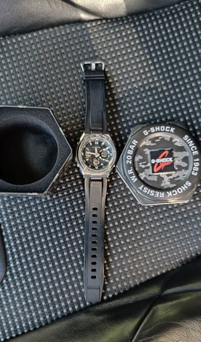 Часовник Casio GST-W110