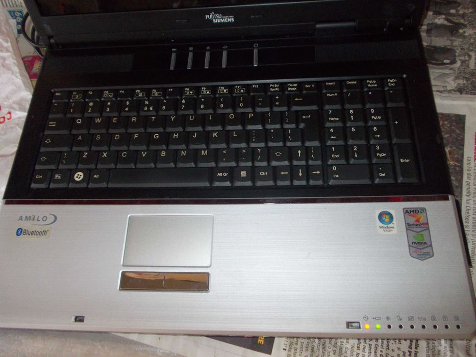 carcasa Toshiba satelite C70D-:B-11G si Fuji siemens de 17" AL 2528