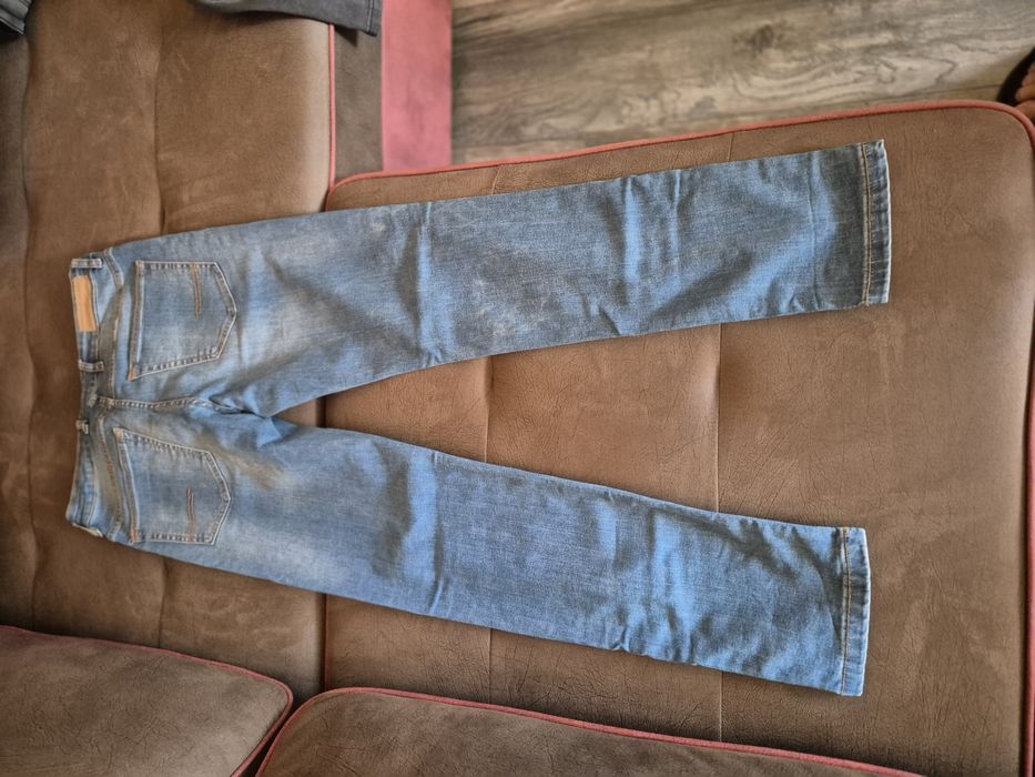 Продавам дънки като нови