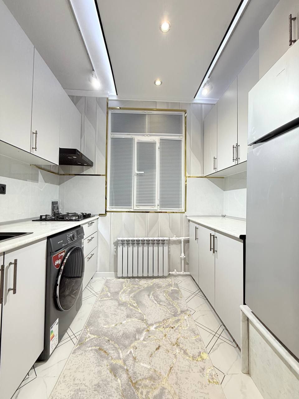 Чиланзар-7 кирпичь 2+6 балкон 3⁴/4/4 срочно 75м² Оптовый Базар
 Ипот