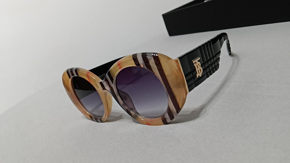 Ochelari de soare noi