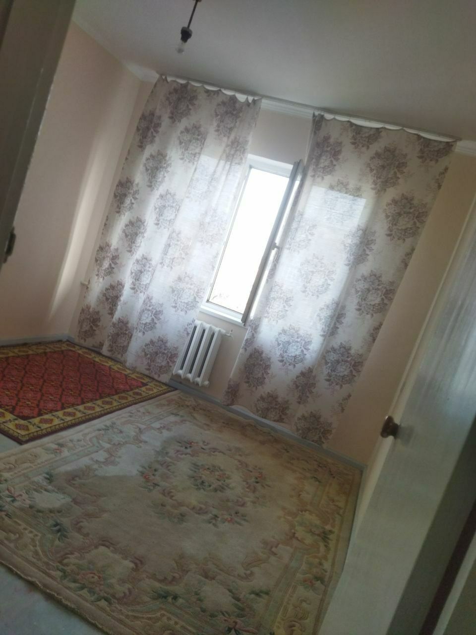 сдам 2ком.кв 4/4(бывшее обшежитие ),ванна внутри,студент,паркентский б