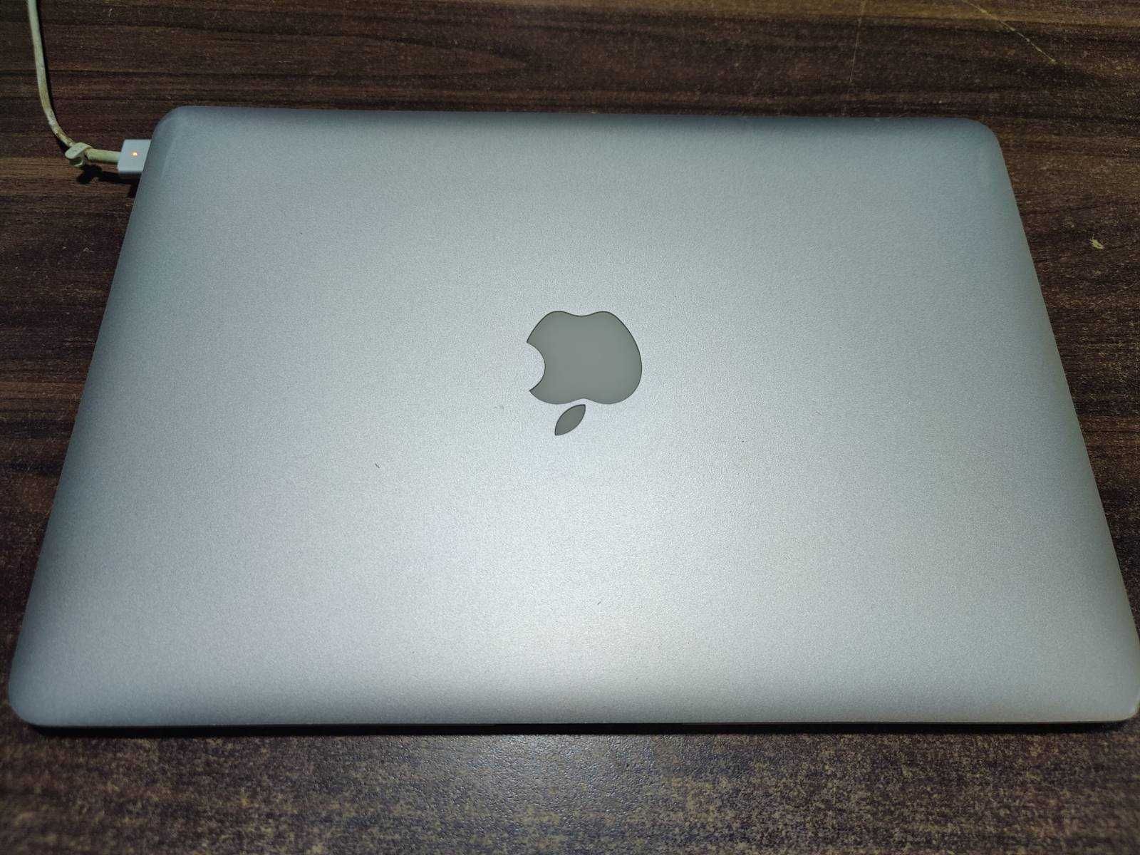 MacBook Air 2013 A1466 / 13" / Core i5 / 4GB RAM / 128GB