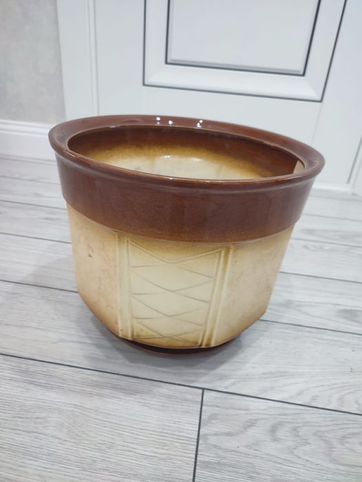 Горшок для цветов большой