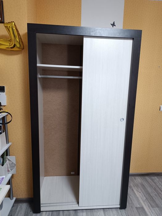 Мебели за стая-гардероб, бюро, ракла-маса