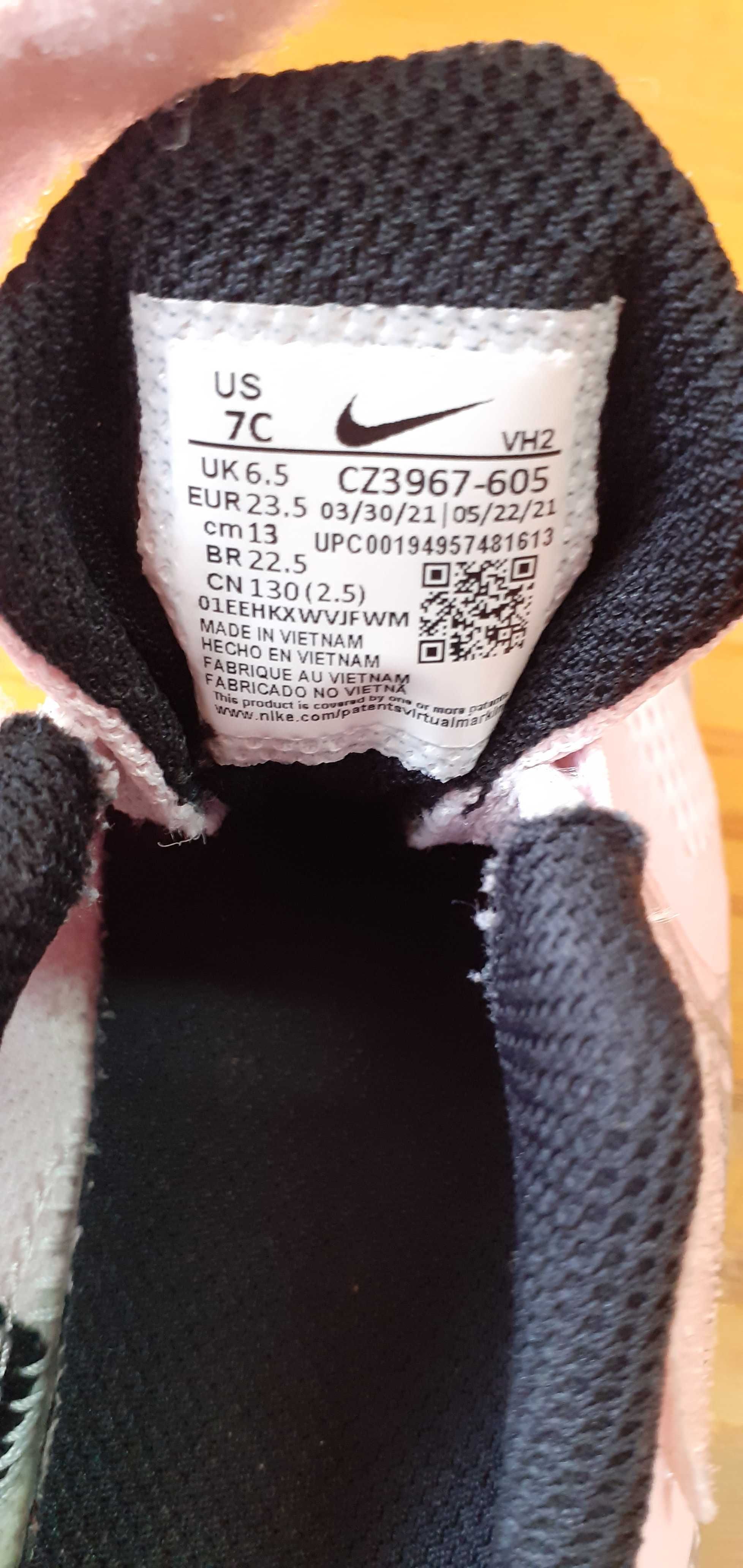Маратонки NIKE за момиче