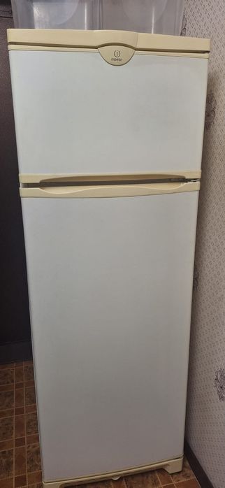 Продам холодильник "Indesit"