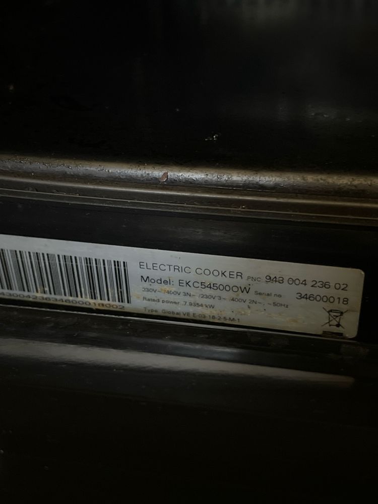 Aparat de gatit electric Electrolux, 4 ochiuri si cuptor