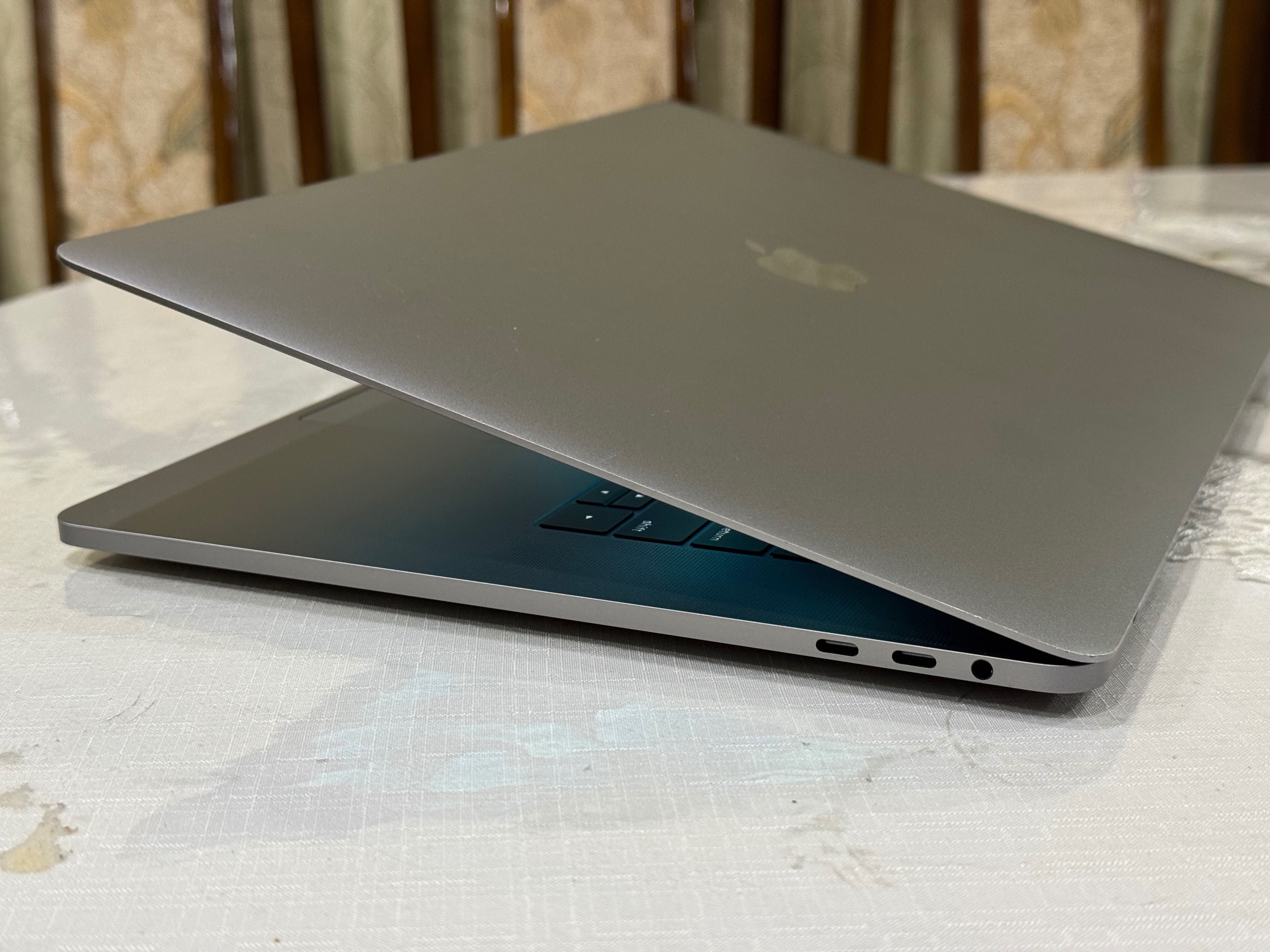 Идеал Apple MacBook Pro 2017 15 inch Space Gray Intel Core I7