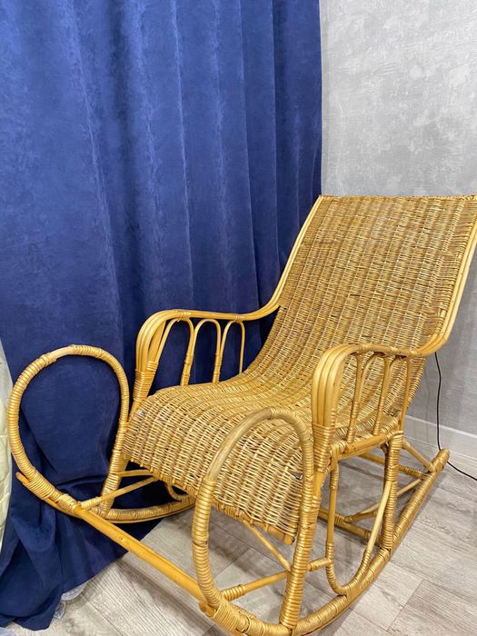 Продаю кресло качалка соломенное ручная работа