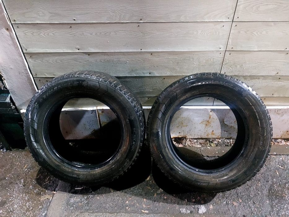 Продам шины 2 комплект зимний