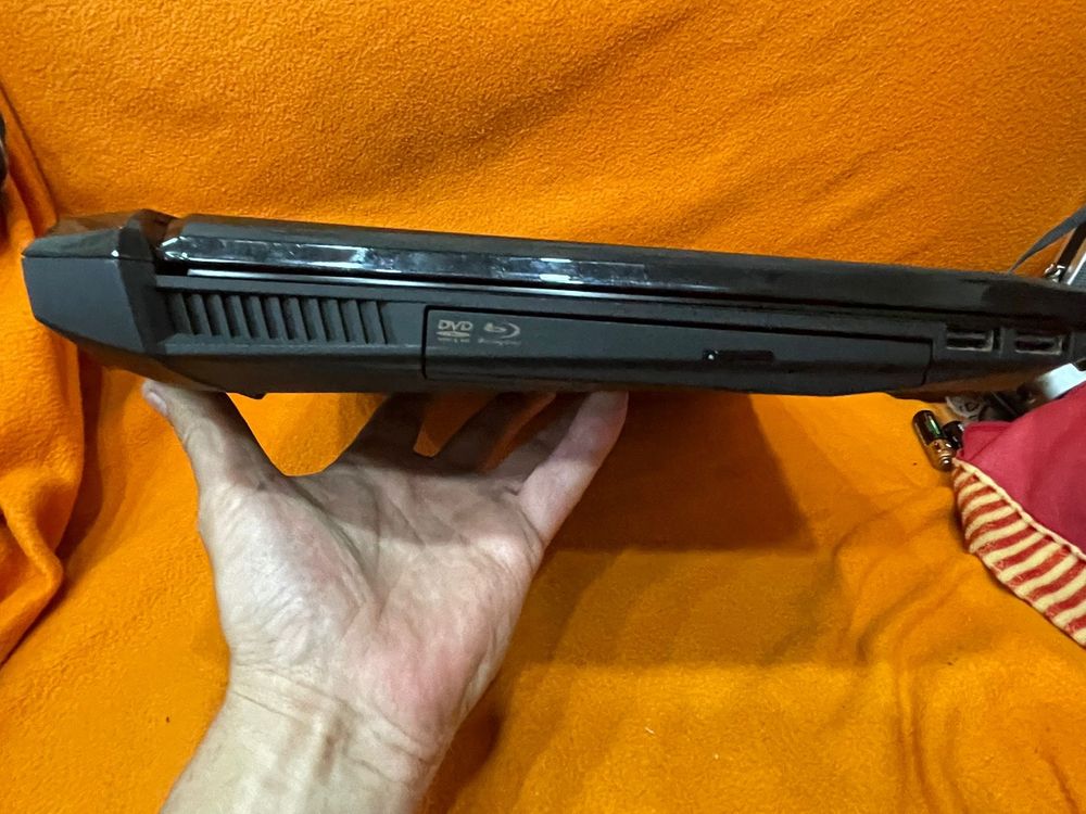 Vând Asus lamborghini vx7