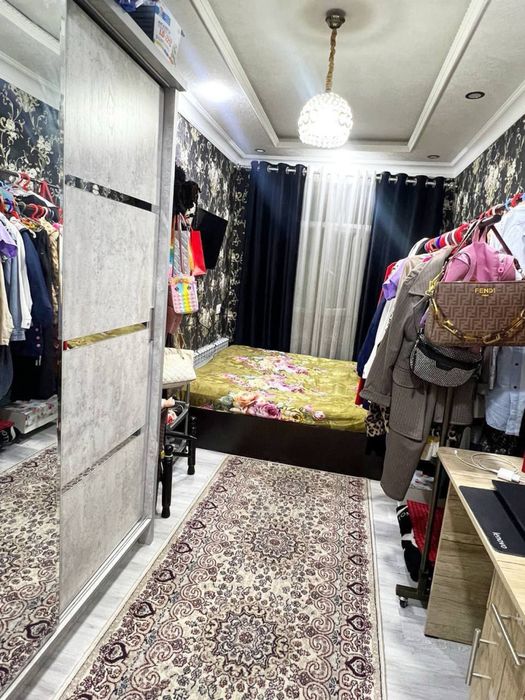 Kvartira sotiladi shayhontoxur chorsu 3-4/1/4 70 m2 gishtli uy