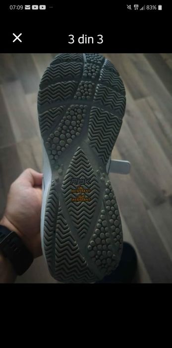 Vând adidași marca Reebok