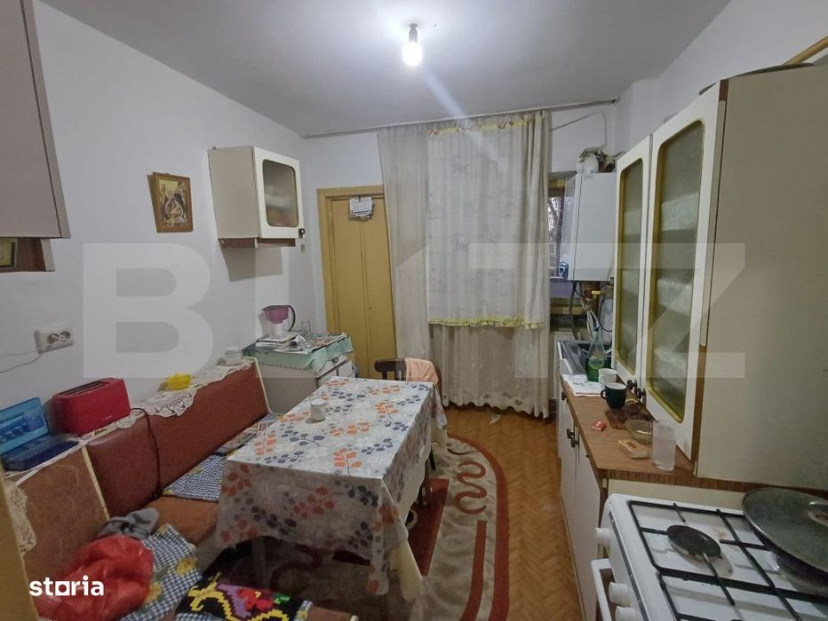 Apartament de vanzare, 3 camere, 70 mp, zona Samboteanu