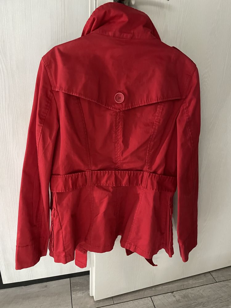 Червено пролетно яке, манто, палто, черно сако