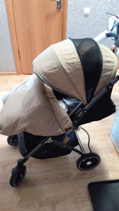 Прогулочная коляска откидная ручка