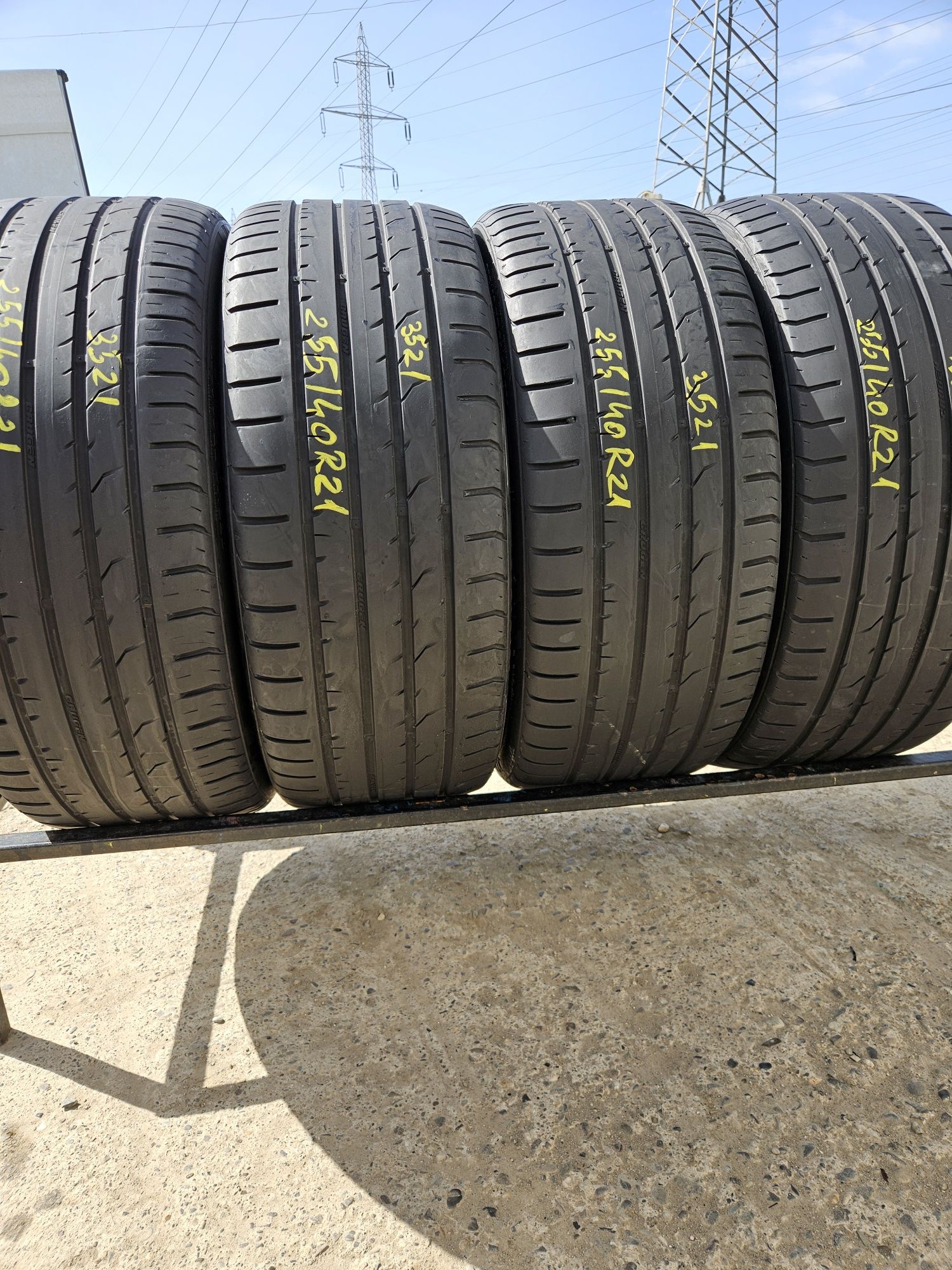 Vând anvelope vară 255/40/21 255/40r21 KUMHO