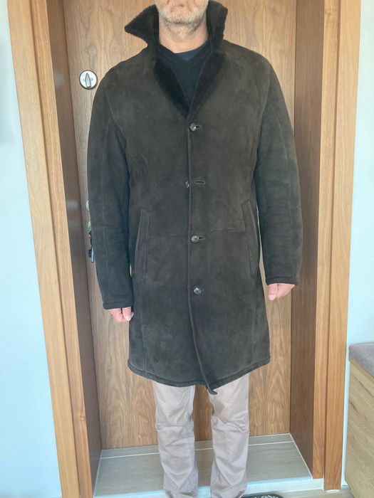 Палтото KONEN от еластична и лека агнешка кожа