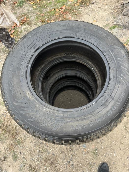 Продам зимние шины Nokian