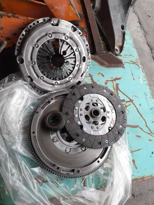 Kit ambreaj vw t5 transporter 1.9 2.0 Sachs