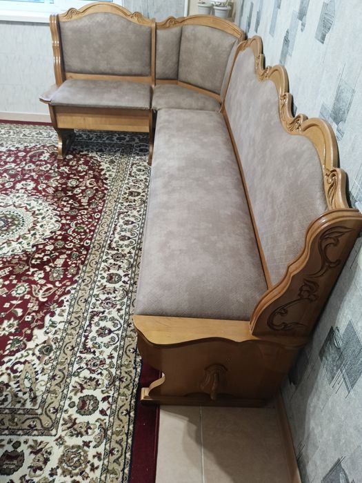 Продам кухонная скамья угловая с нишами для хранения