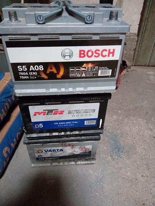 Vând baterie auto