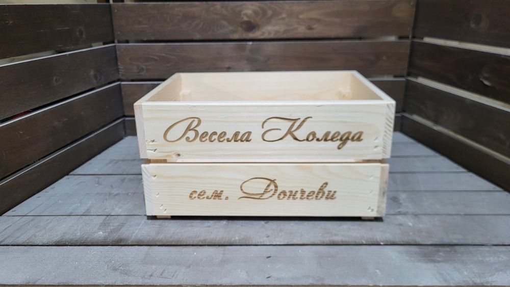 Коледна дървена щайга ръчна изработка за корпоративни подаръци