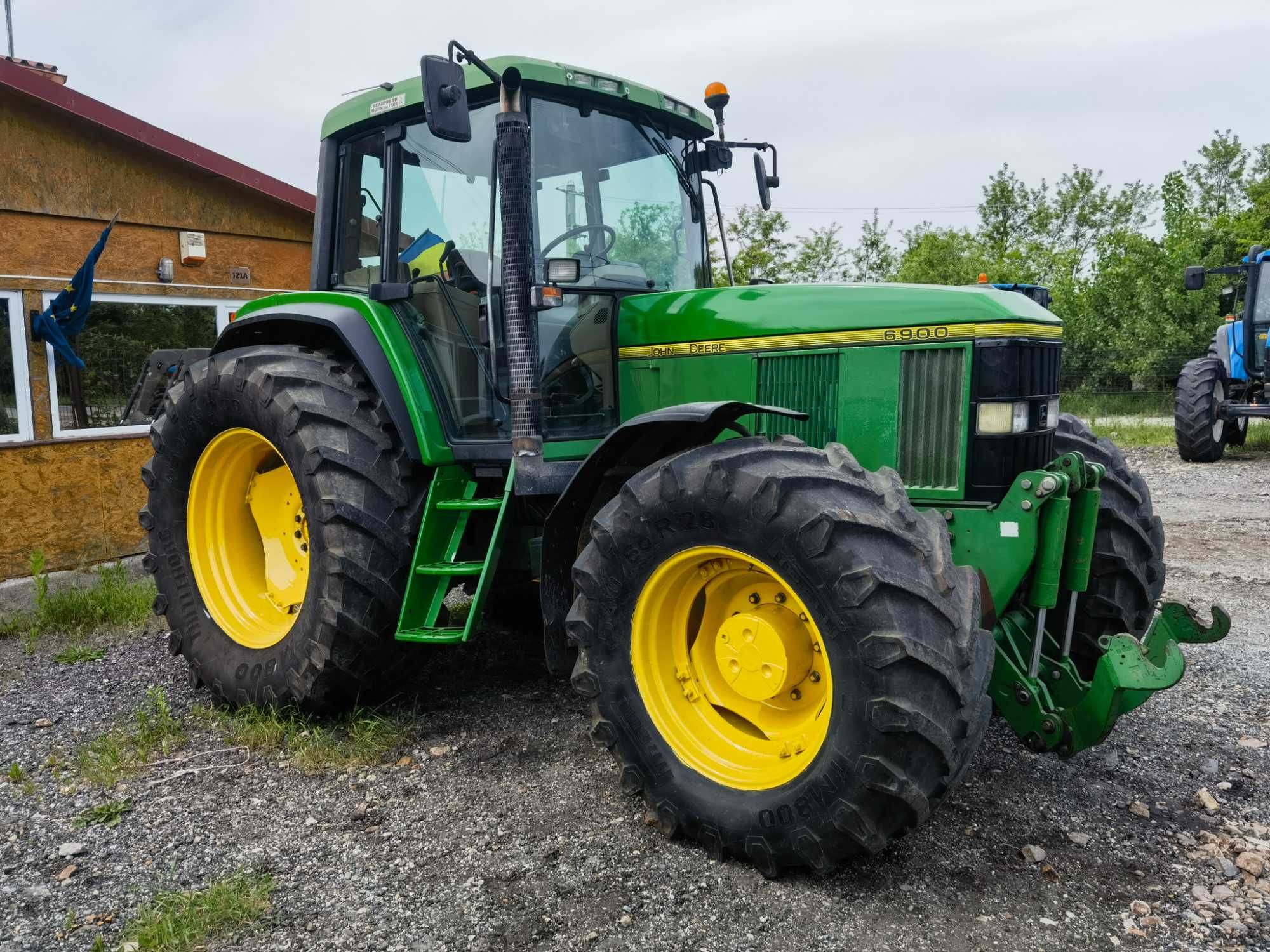 Tractor John Deere 6900 cu tiranti frontali