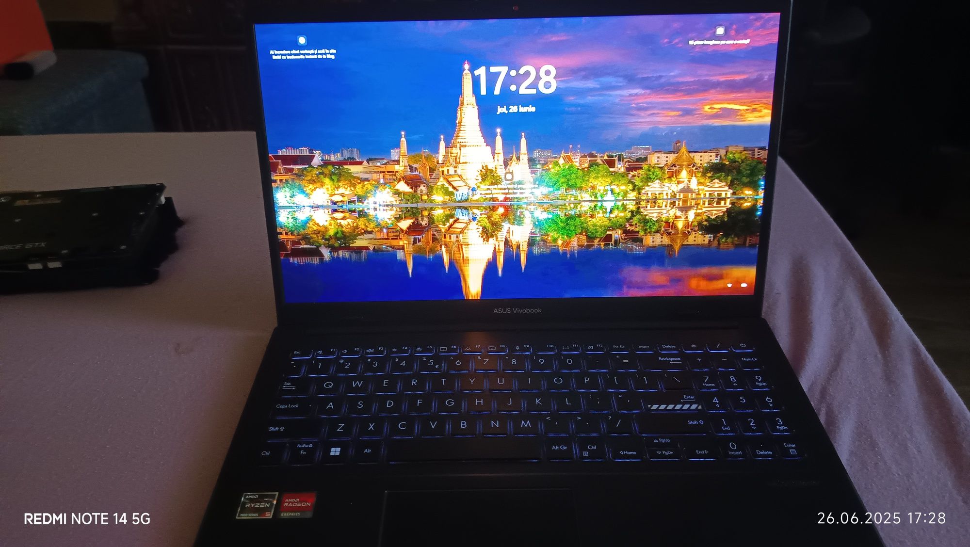 Vând laptop asus vivobook go 15 un an de folosință