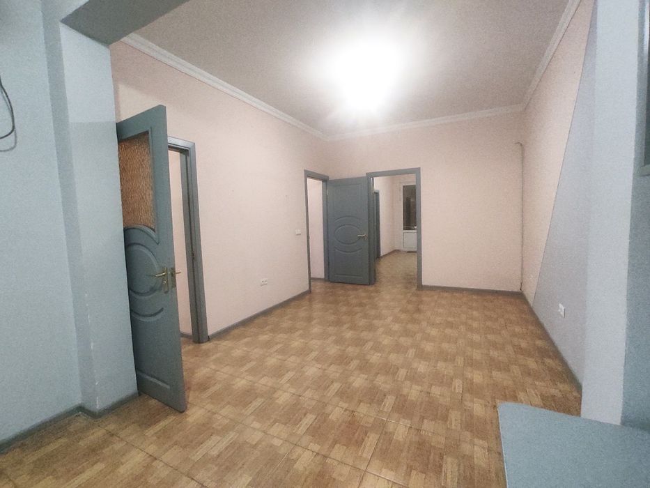 Вдоль дороги под офис и другое, Чиланзар 3 квартал