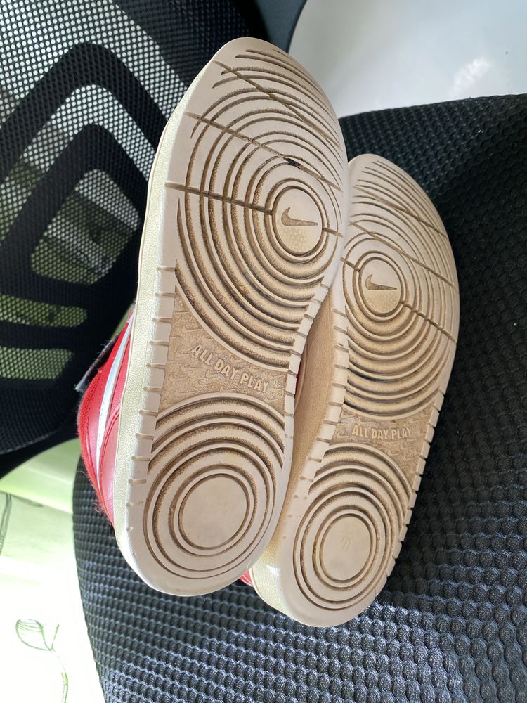 Маратонки Nike 37.5 с лека забележка