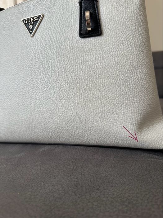 Дамска чанта Guess