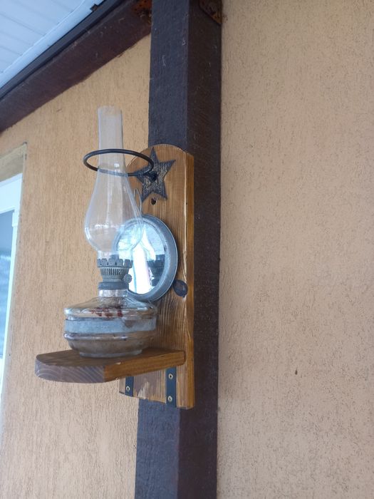 2 lămpi vechi ,fiecare cu suport