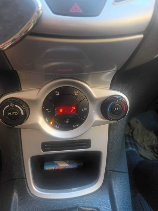 Ford fiesta 1.4 benzina plus GPL