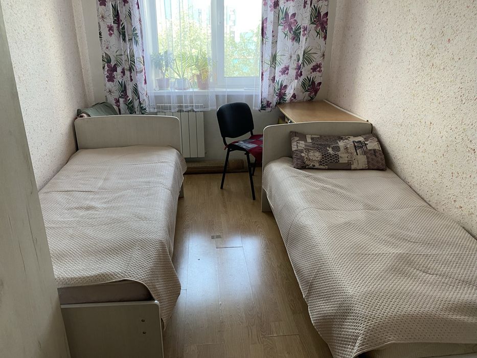 Возьму 2 девушек в одну комнату