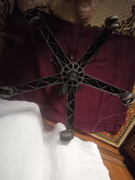 Основание офисного кресла.