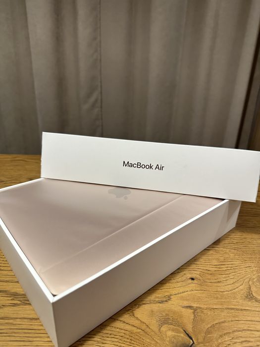 MacBook Air 13” 2019 gold