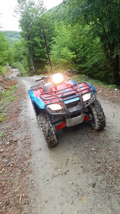 Vând atv honda .