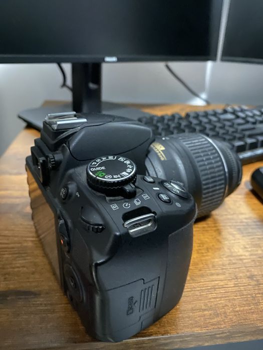 Nikon D3100 cu obiectiv 18-55