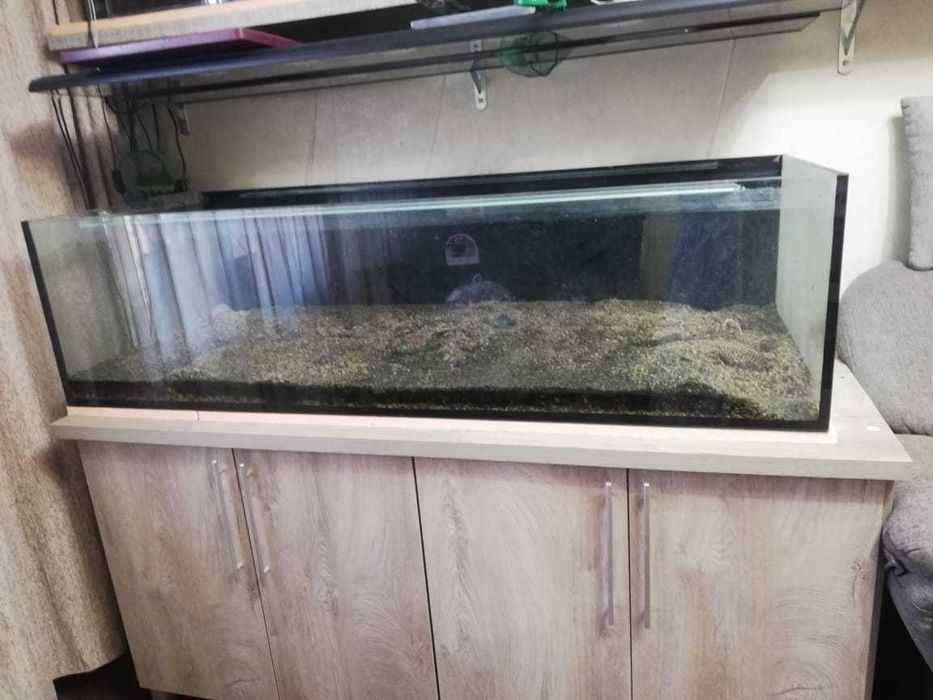 продам аквариум на 300л.